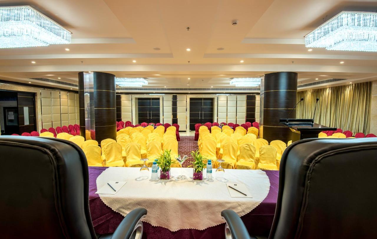 Clarion Inn Jaipur Kukas Exterior photo
